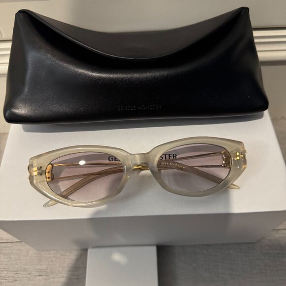 Gentle Monster Translucent Oval Sunglasses Gold Metal Detail main image 5